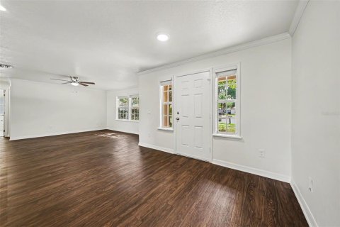 House in Apopka, Florida 3 bedrooms, 128.02 sq.m. № 2122214 - photo 2