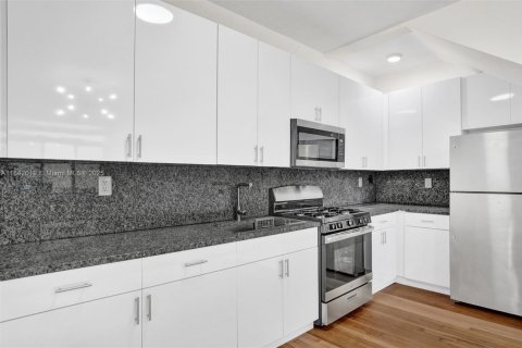Appartement à louer à Hollywood, Floride: 2 chambres, 100.15 m2 № 1834355 - photo 12