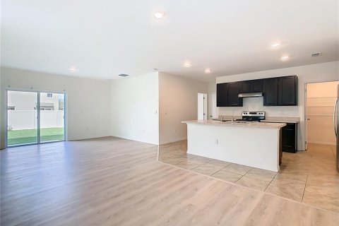 House in Davenport, Florida 5 bedrooms, 234.3 sq.m. № 1899388 - photo 8