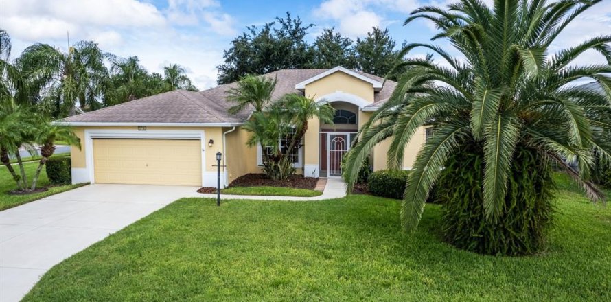 House in Leesburg, Florida 3 bedrooms, 186.18 sq.m. № 1877489