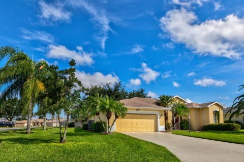 House in Leesburg, Florida 3 bedrooms, 186.18 sq.m. № 1877489 - photo 3