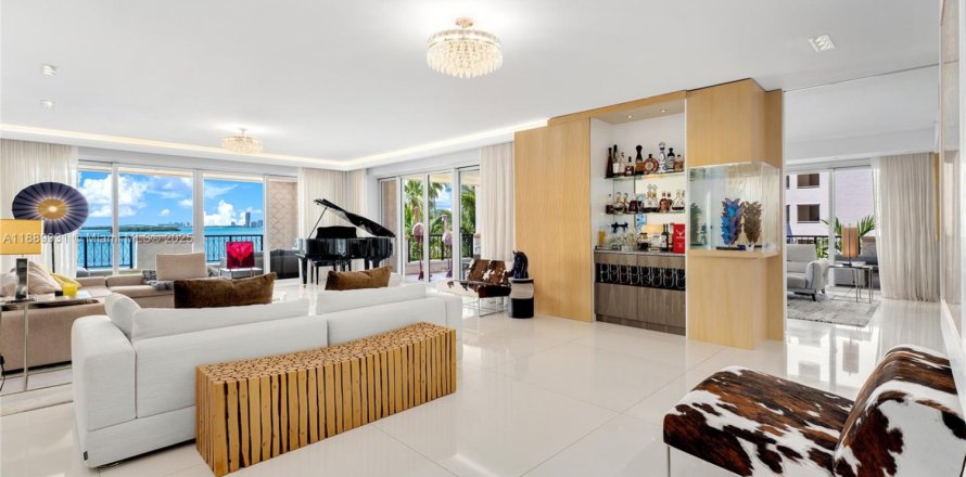 Condominio en Miami Beach, Florida, 4 dormitorios  № 1944844