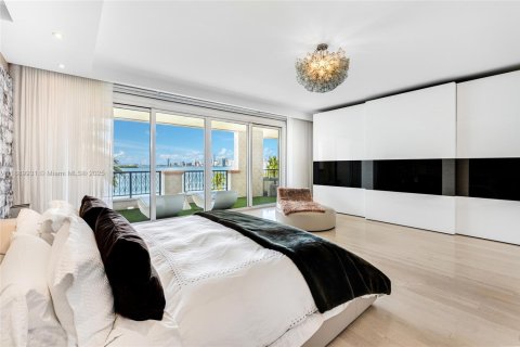 Condominio en venta en Miami Beach, Florida, 4 dormitorios, 381.74 m2 № 1944844 - foto 23