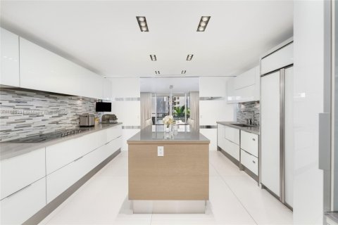 Condominio en venta en Miami Beach, Florida, 4 dormitorios, 381.74 m2 № 1944844 - foto 18