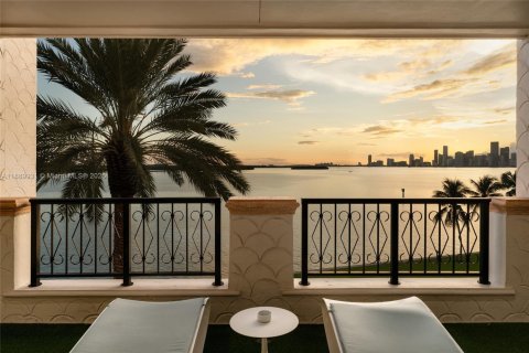 Condominio en venta en Miami Beach, Florida, 4 dormitorios, 381.74 m2 № 1944844 - foto 27