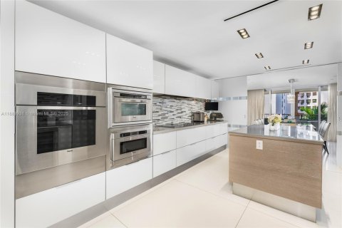 Condominio en venta en Miami Beach, Florida, 4 dormitorios, 381.74 m2 № 1944844 - foto 19