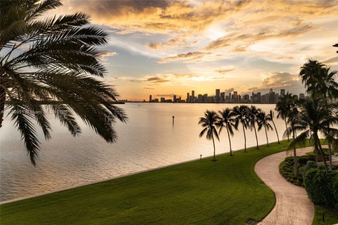 Condominio en venta en Miami Beach, Florida, 4 dormitorios, 381.74 m2 № 1944844 - foto 28