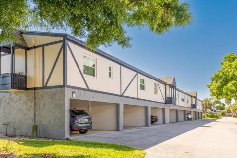Condominio en Dunedin, Florida, 2 dormitorios № 2094588