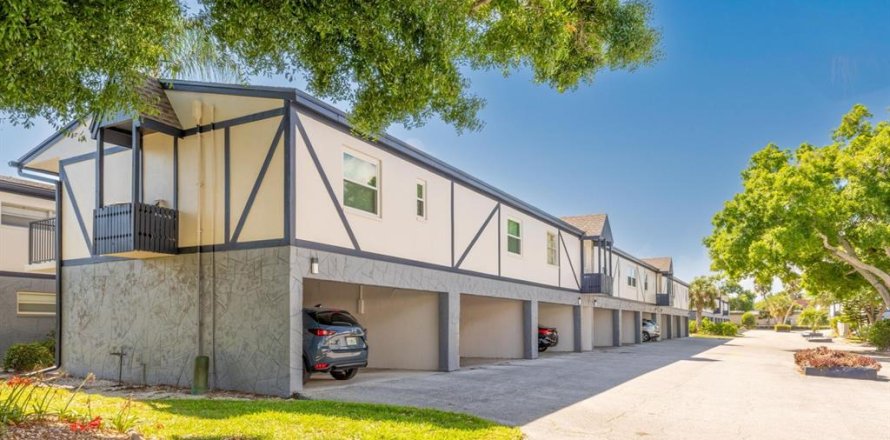 Condominio en Dunedin, Florida, 2 dormitorios № 2094588