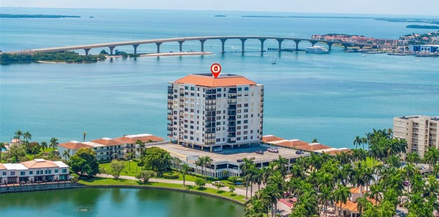 Condo in Saint Petersburg, Florida, 2 bedrooms  № 1669836