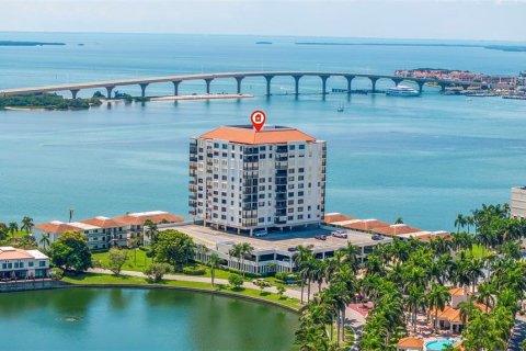 Condo in Saint Petersburg, Florida, 2 bedrooms  № 1669836 - photo 2