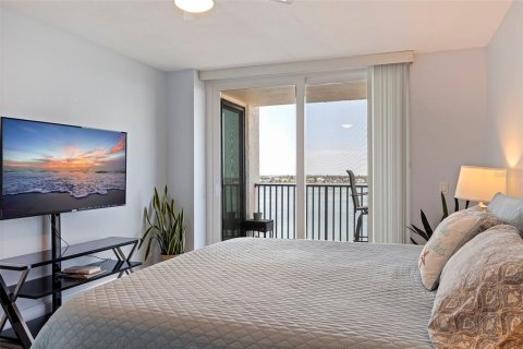 Condo in Saint Petersburg, Florida, 2 bedrooms  № 1669836 - photo 15