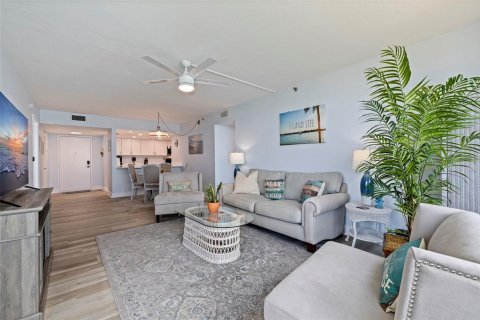 Condo in Saint Petersburg, Florida, 2 bedrooms  № 1669836 - photo 13