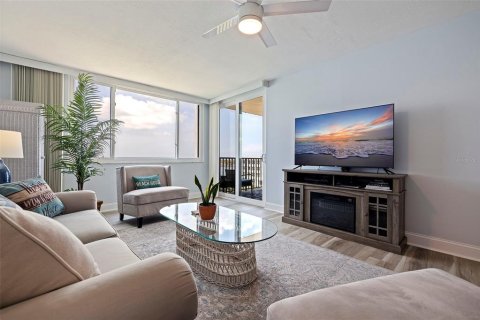 Condo in Saint Petersburg, Florida, 2 bedrooms  № 1669836 - photo 12