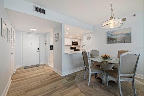 Condo in Saint Petersburg, Florida, 2 bedrooms  № 1669836 - photo 9
