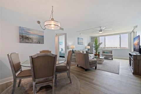 Condo in Saint Petersburg, Florida, 2 bedrooms  № 1669836 - photo 10