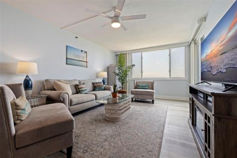 Condo in Saint Petersburg, Florida, 2 bedrooms  № 1669836 - photo 11