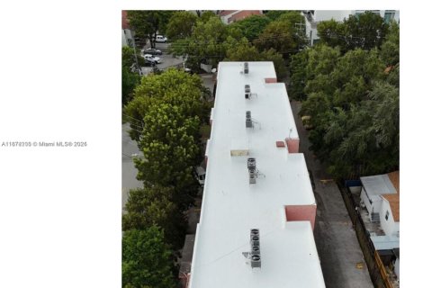 Condo in Miami, Florida, 2 bedrooms  № 1895827 - photo 5