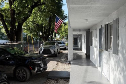 Condo in Miami, Florida, 2 bedrooms  № 1895827 - photo 2