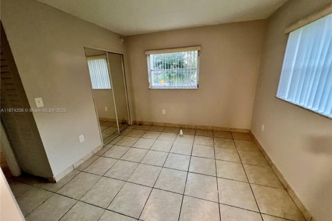 Condo in Miami, Florida, 2 bedrooms  № 1895827 - photo 16