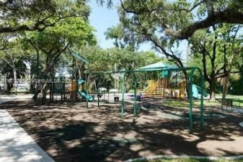 Condo in Miami, Florida, 2 bedrooms  № 1895827 - photo 10