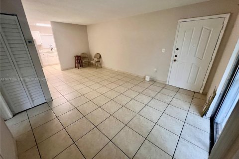 Condo in Miami, Florida, 2 bedrooms  № 1895827 - photo 15