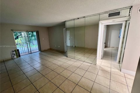 Condo in Miami, Florida, 2 bedrooms  № 1895827 - photo 18