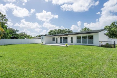 House in Belleair Bluffs, Florida 3 bedrooms, 146.04 sq.m. № 1848126 - photo 24