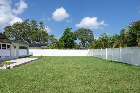 House in Belleair Bluffs, Florida 3 bedrooms, 146.04 sq.m. № 1848126 - photo 28