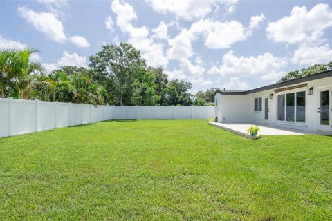 House in Belleair Bluffs, Florida 3 bedrooms, 146.04 sq.m. № 1848126 - photo 30