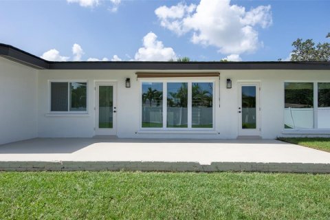 House in Belleair Bluffs, Florida 3 bedrooms, 146.04 sq.m. № 1848126 - photo 25