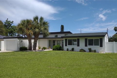 House in Belleair Bluffs, Florida 3 bedrooms, 146.04 sq.m. № 1848126 - photo 7