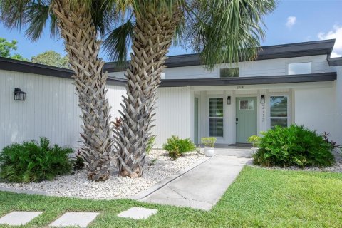House in Belleair Bluffs, Florida 3 bedrooms, 146.04 sq.m. № 1848126 - photo 2