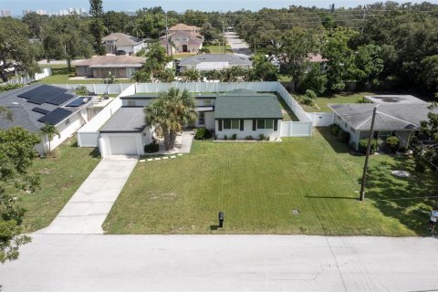House in Belleair Bluffs, Florida 3 bedrooms, 146.04 sq.m. № 1848126 - photo 22