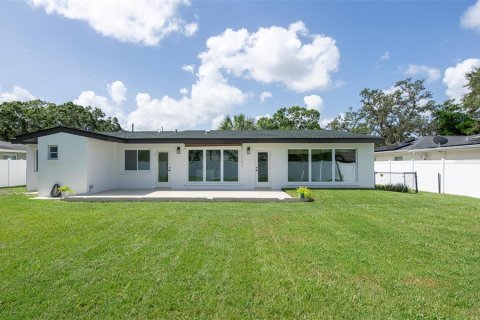 House in Belleair Bluffs, Florida 3 bedrooms, 146.04 sq.m. № 1848126 - photo 26