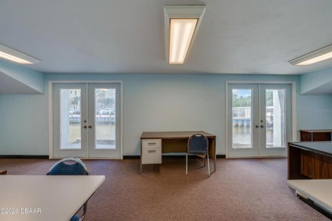 Commercial property in South Daytona, Florida 240.99 sq.m. № 2204389 - photo 13