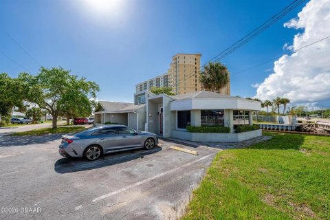 Commercial property in South Daytona, Florida 240.99 sq.m. № 2204389 - photo 4