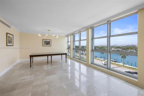 Copropriété à louer à Miami Beach, Floride: 2 chambres, 154.22 m2 № 1730984 - photo 3