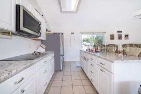 House in Ocala, Florida 3 bedrooms, 141.86 sq.m. № 2217117 - photo 9