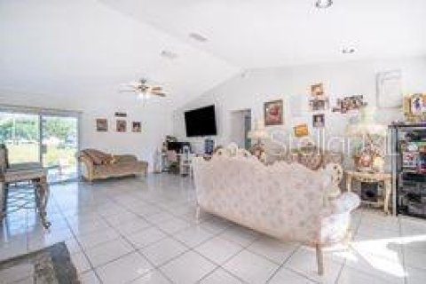 House in Ocala, Florida 3 bedrooms, 141.86 sq.m. № 2217117 - photo 20