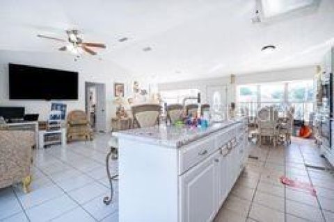 House in Ocala, Florida 3 bedrooms, 141.86 sq.m. № 2217117 - photo 8