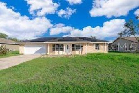 House in Ocala, Florida 3 bedrooms, 141.86 sq.m. № 2217117 - photo 2