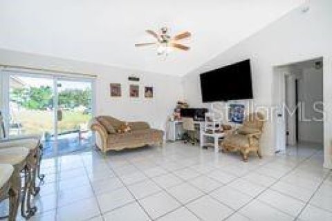 House in Ocala, Florida 3 bedrooms, 141.86 sq.m. № 2217117 - photo 4