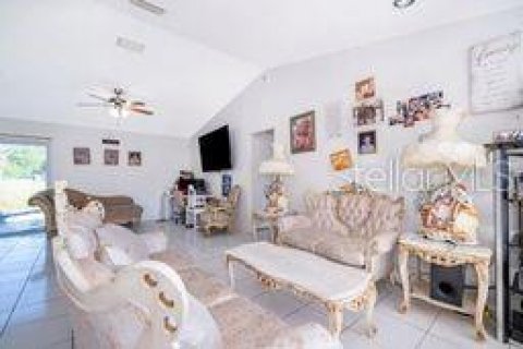 House in Ocala, Florida 3 bedrooms, 141.86 sq.m. № 2217117 - photo 5