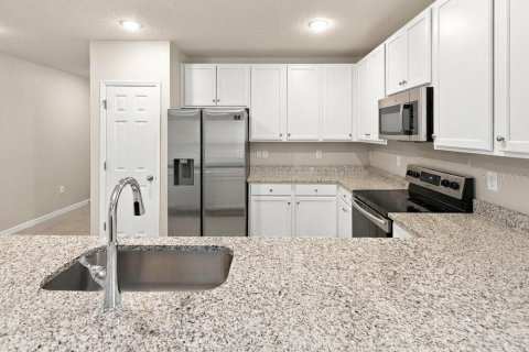 Villa ou maison à louer à Kissimmee, Floride: 4 chambres, 158.58 m2 № 2415596 - photo 7