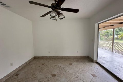 House in Port Charlotte, Florida 3 bedrooms, 111.48 sq.m. № 1691035 - photo 3