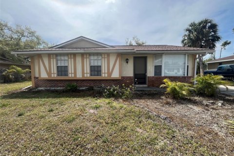 House in Port Charlotte, Florida 3 bedrooms, 111.48 sq.m. № 1691035 - photo 1