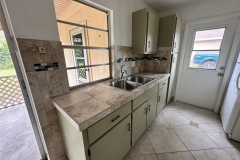 House in Port Charlotte, Florida 3 bedrooms, 111.48 sq.m. № 1691035 - photo 4