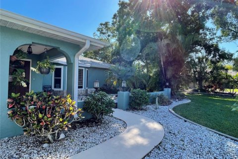 Villa ou maison à louer à Englewood, Floride: 3 chambres, 162.95 m2 № 1909344 - photo 2