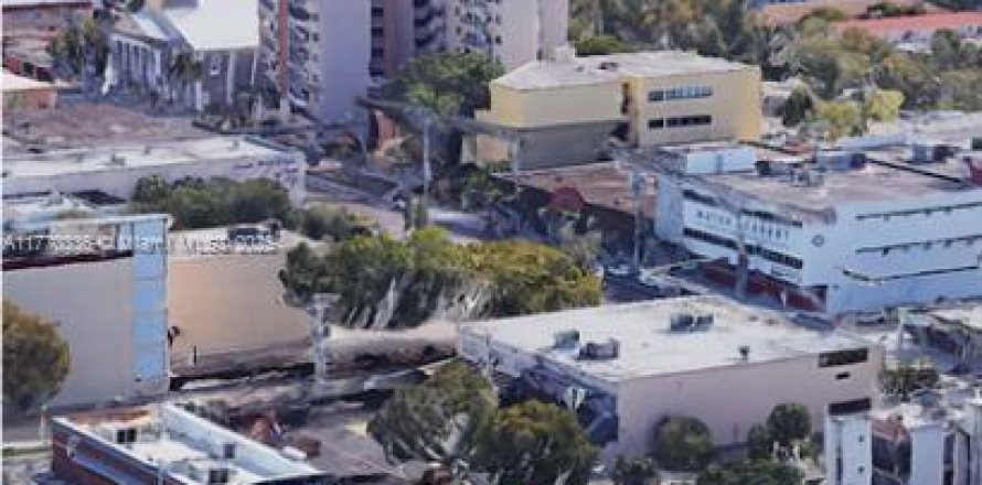 Commercial property in Miami, Florida № 1691530